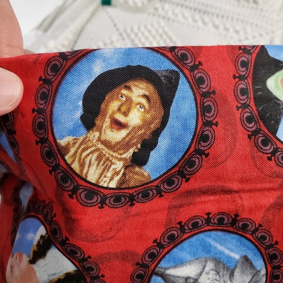 Wizard of Oz red makeup pouch - Picture 11 of 13